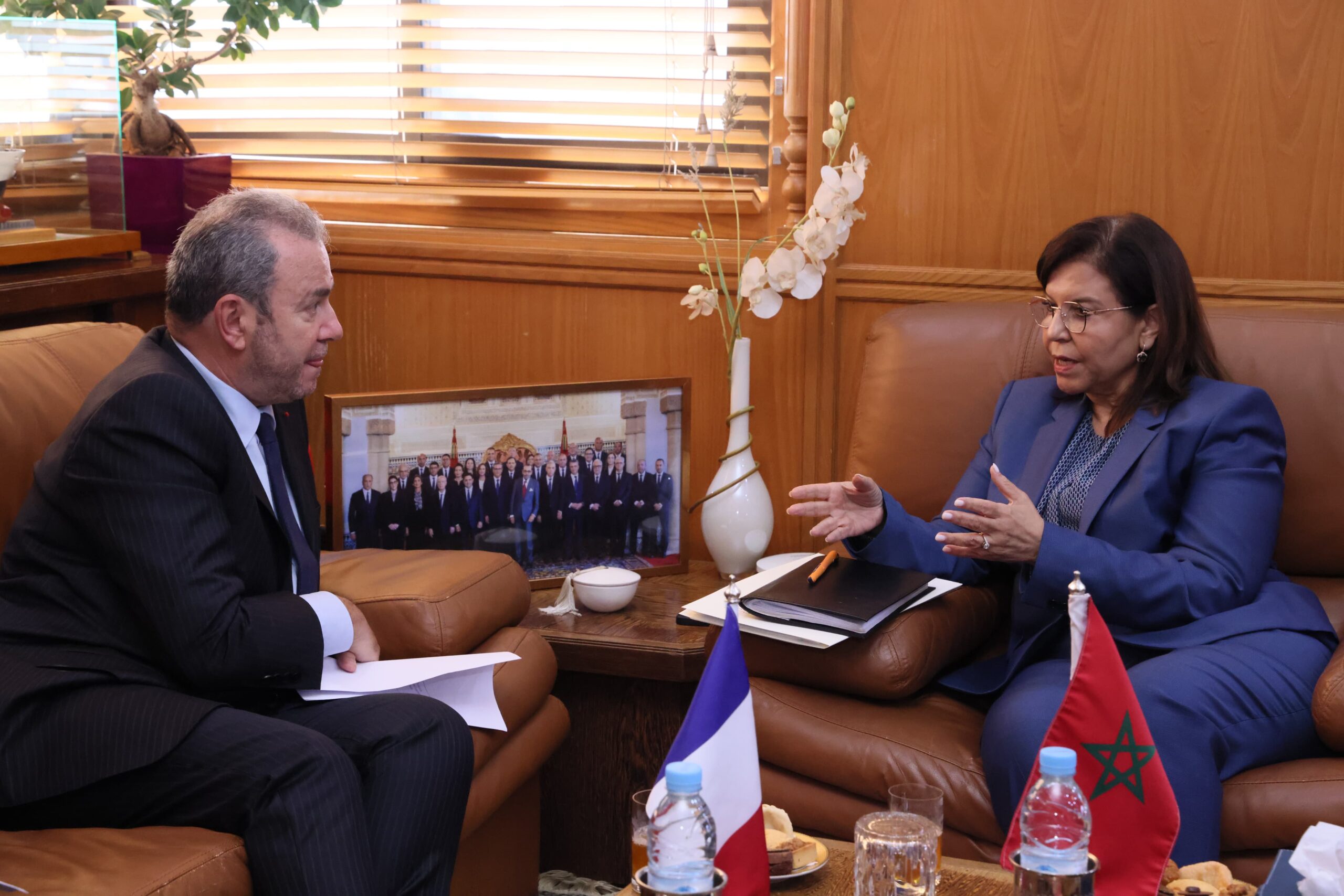 زكية الدريوش تجري مباحثات مع سفير فرنسا بالمغرب