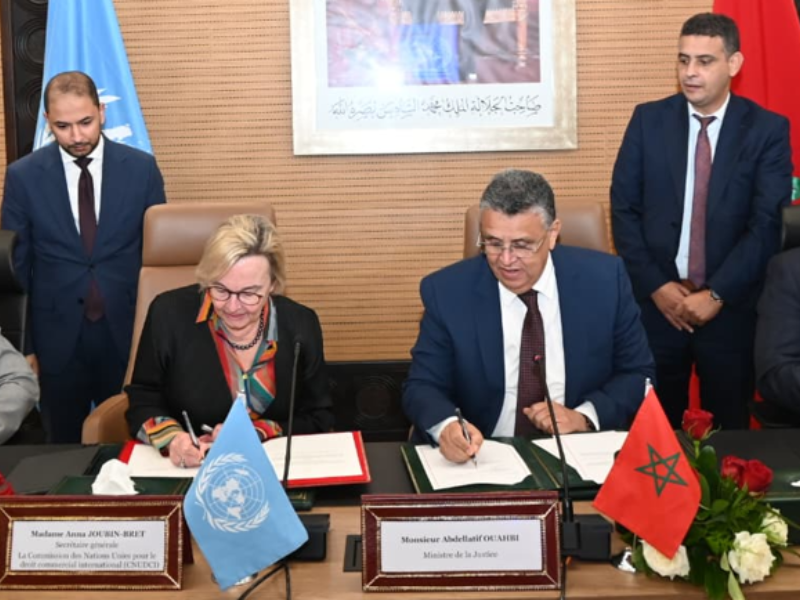 وزارة العدل ولجنة الأمم المتحدة للقانون التجاري الدولي توقعان مذكرة تفاهم لإرساء شراكة مؤسساتية في مجالات القانون التجاري الدولي