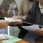 مستفيد من الدعم الاجتماعي المباشر
